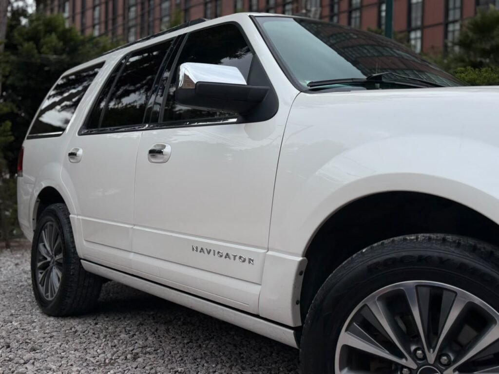 2017 Lincoln Navigator Select